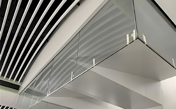 哈巴河玻璃挡烟垂壁