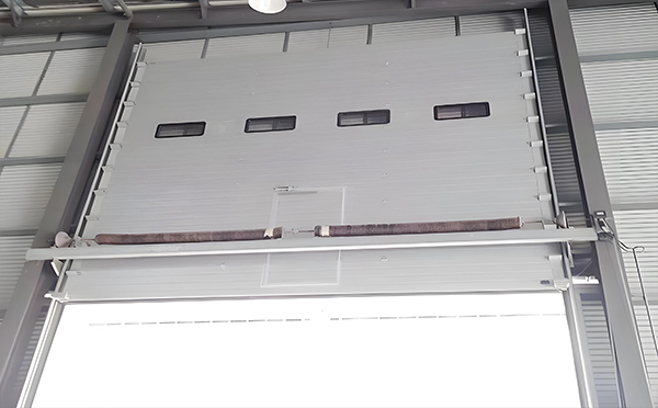 哈巴河工业滑升门