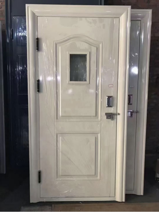 哈巴河学校教室门