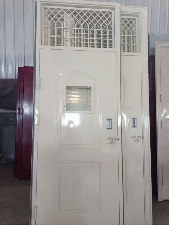 哈巴河学校教室门