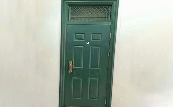 哈巴河学校教室门