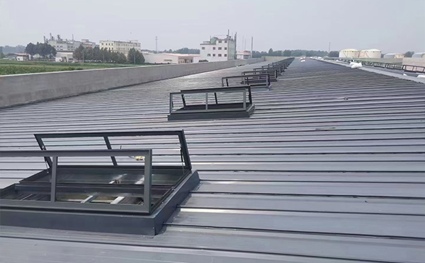 某中学室内体育馆哈巴河排烟窗改造项目