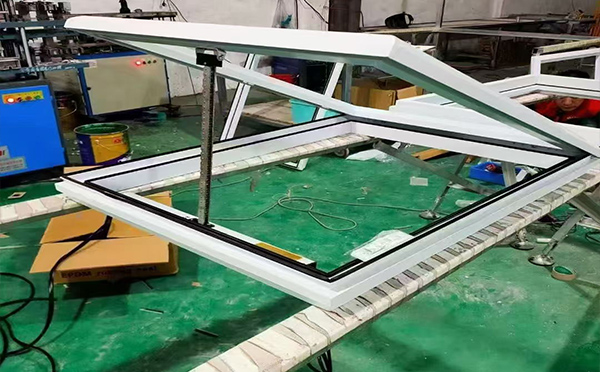 某地下车库出入口哈巴河排烟窗配置工程